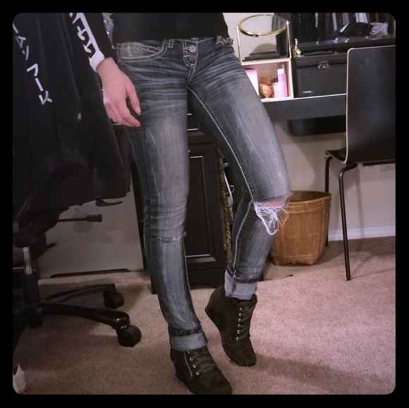 Almost Famous Jeans - Picture 1 of 4